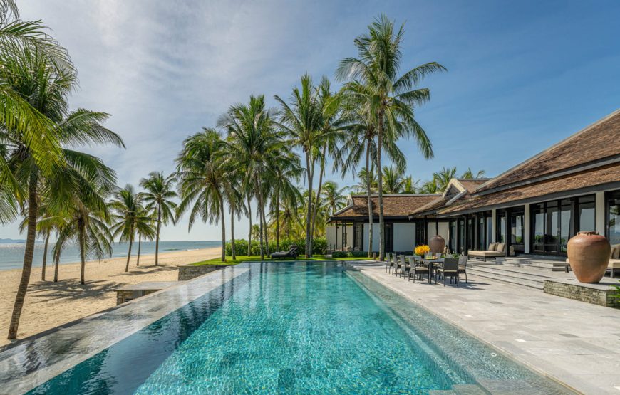 Five Bedroom Beachfront Pool Villa