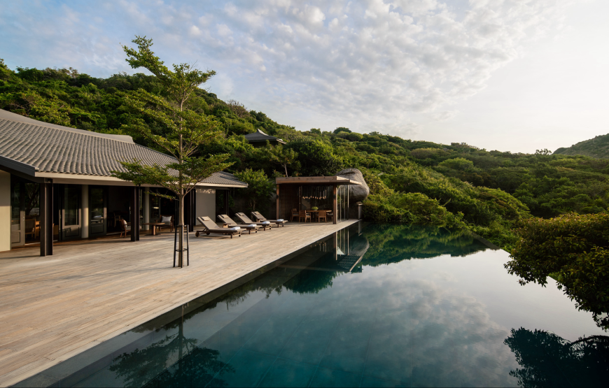 Four Bedroom Ocean Pool Family Residence