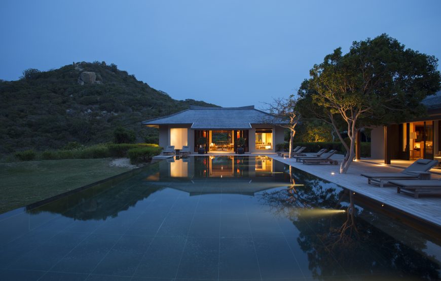 Five Bedroom Bay Pool Residence